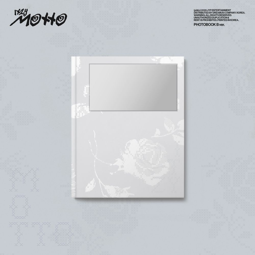 the album cover for ITZY - Motto [Photobook B ver.]